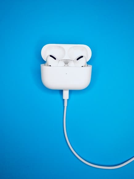 The Complete Guide To Charging The AirPods Case