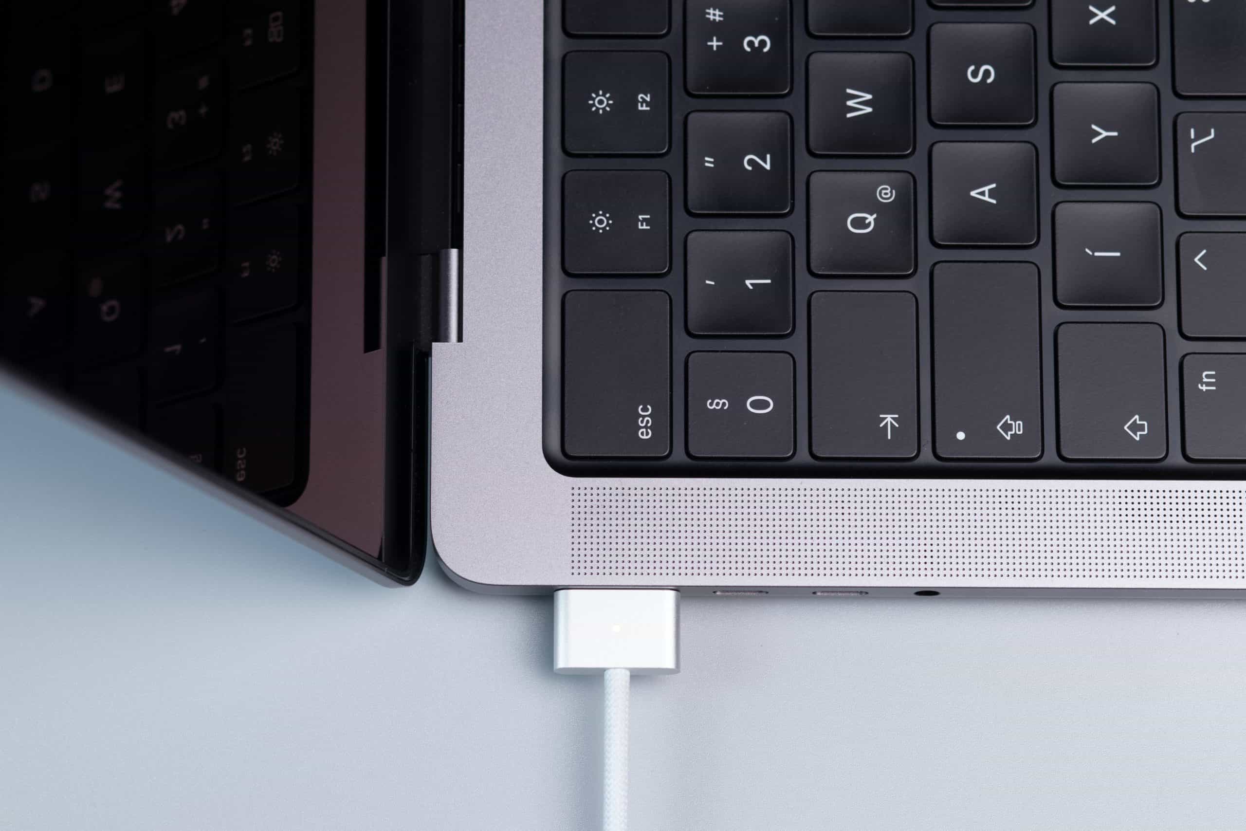 Will A MacBook Pro Work Without a Battery (Apple Says)?